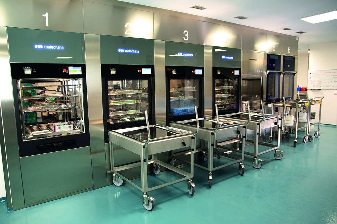 Trolleys voor laad- en ontlaadmachines reinigings- en desinfectiemachines